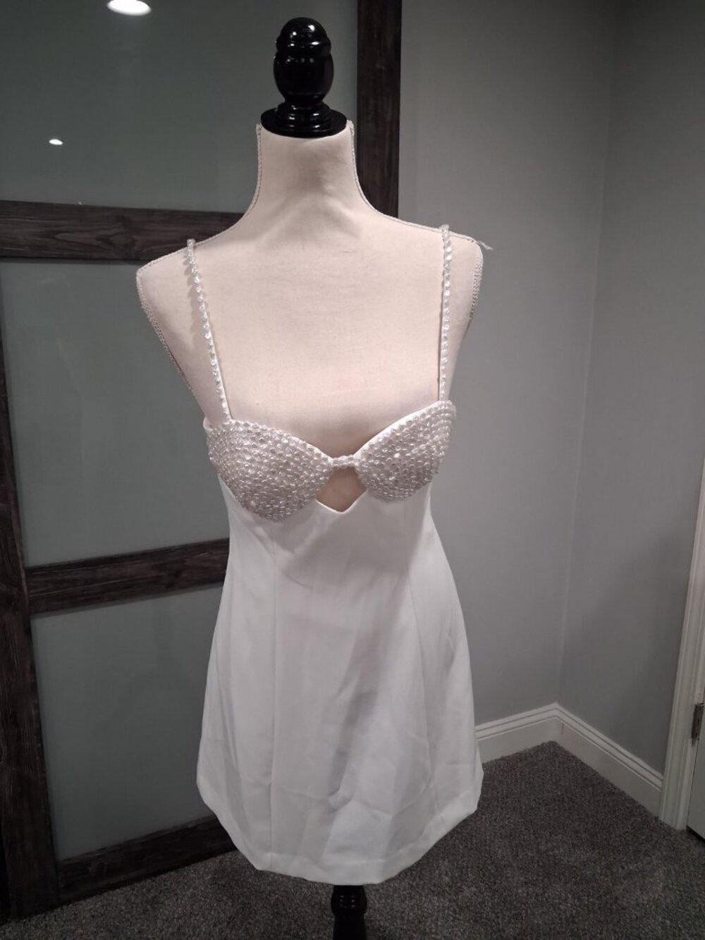 Gianni Bini Chloe A-Line Cut-Out Sequin Crepe Dress – White – Size 6 (NWT) - Picture 3 of 4